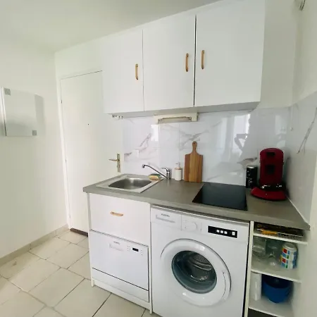 Apartment Let's Grau