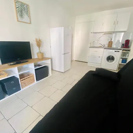 Apartment Let's Grau *