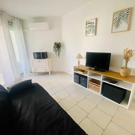 Apartment Let's Grau